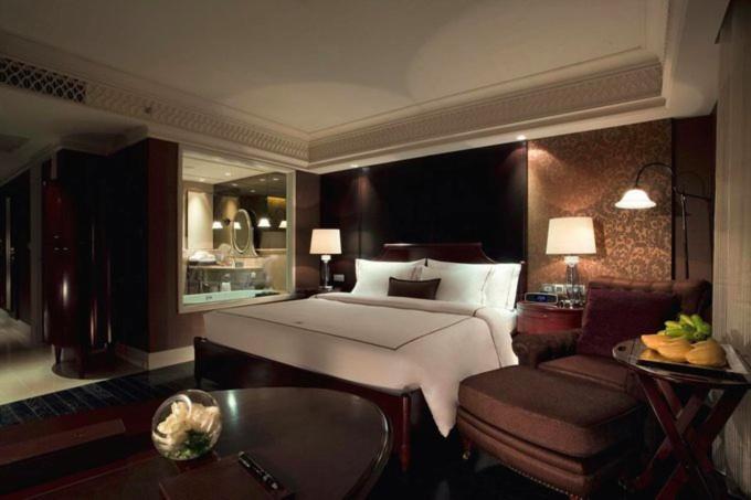 La Cage Dilli Near Delhi Airport By Gross Group