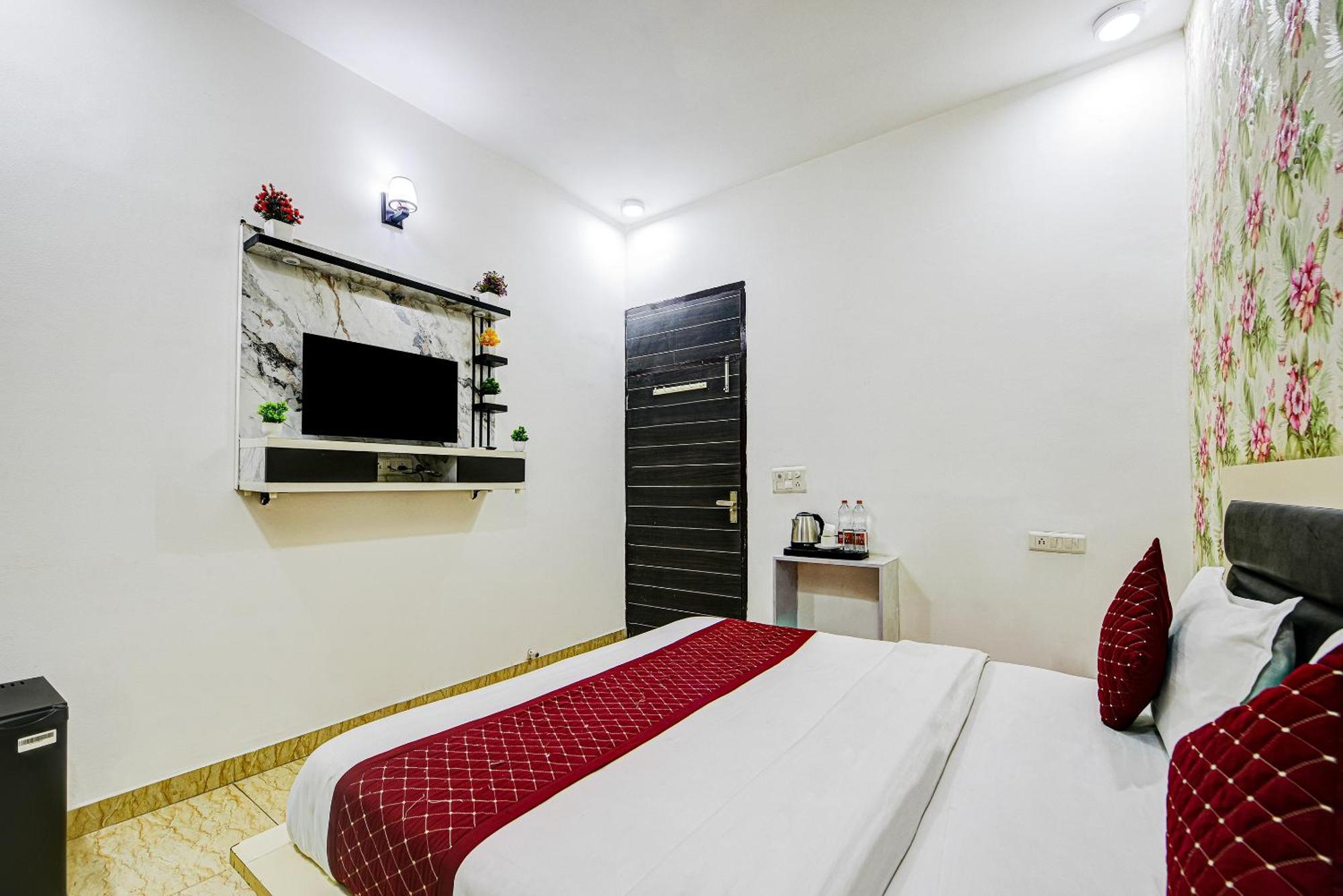Hotel La Cage Dilli Near Delhi Airport By Gross Group