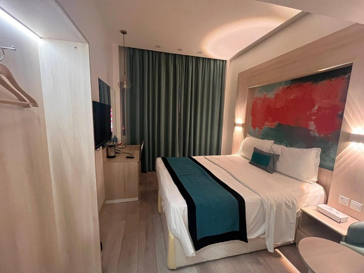 La Cage Dilli Near Delhi Airport By Gross Group New Delhi